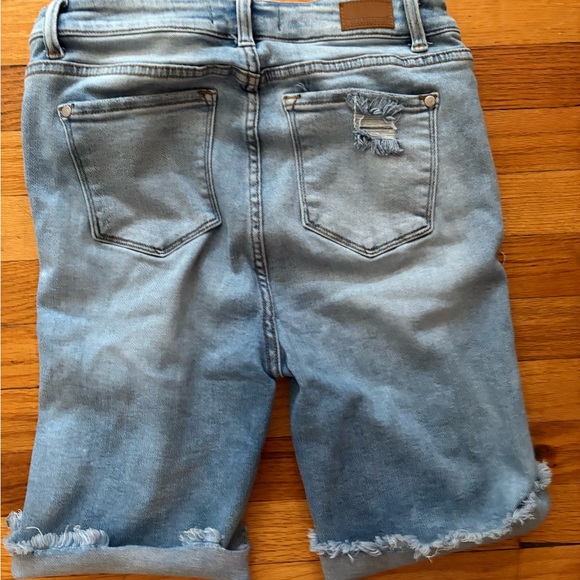 Judy Blue Medium Wash Denim Shorts - Picture 2 of 3